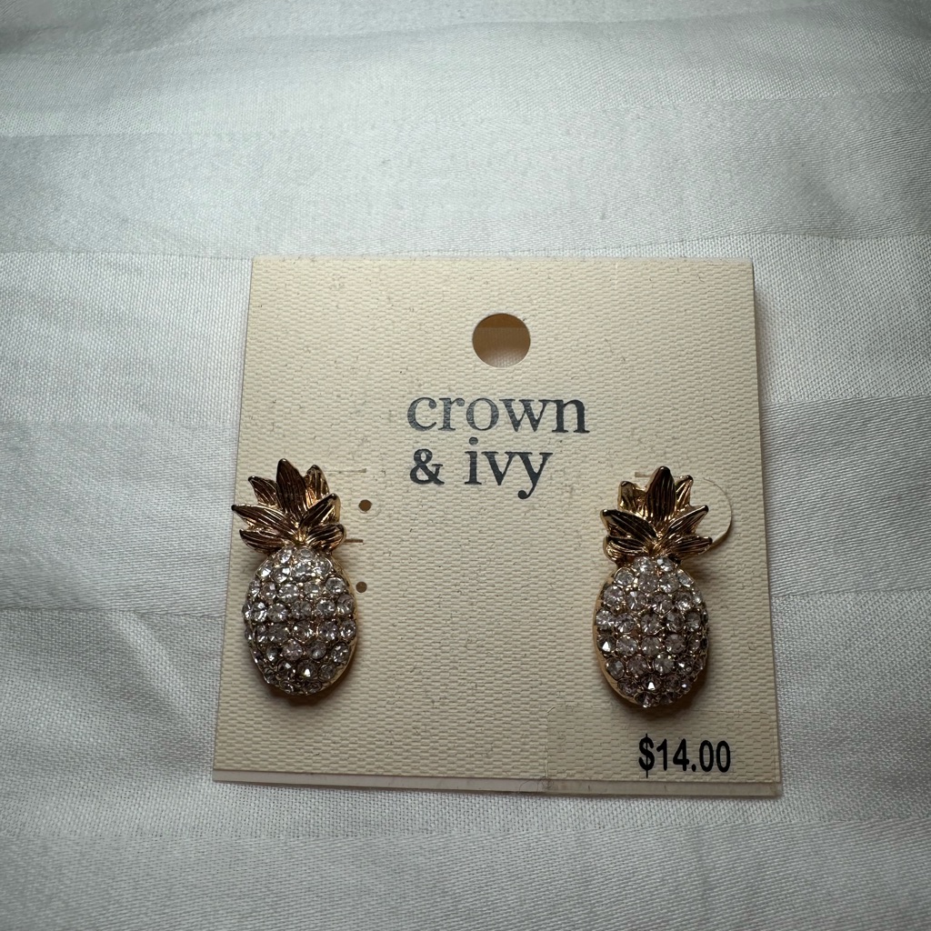 Crown Ivy Gold Pineapple Crystal Stud Earrings Never Worn 5$